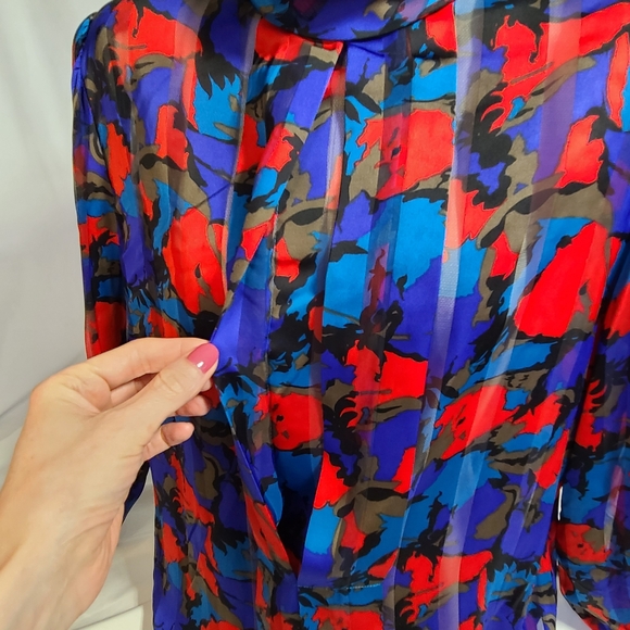 1980's Abstract Stripe turtleneck Blouse - Picture 2 of 16